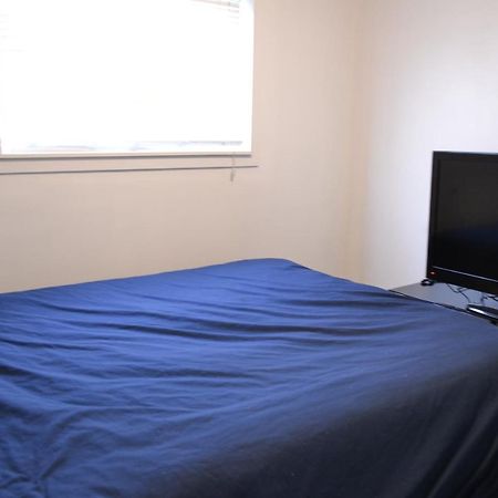 Private Bedroom On Renovated Duplex Main Floor - Dover Calgary Zewnętrze zdjęcie